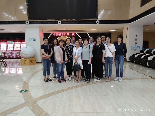 安徽俄罗斯专享会294地产集团公司机关第一、第二党支部组织寓目爱国主义题材影片《八佰》