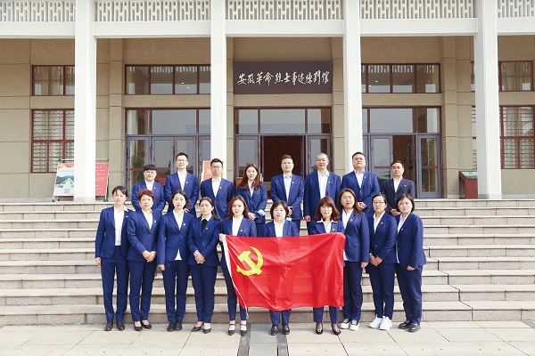 徽盐地产集团机关第二党支部开展“思念革命先烈，，，，，传承红色基因”主题党日活动